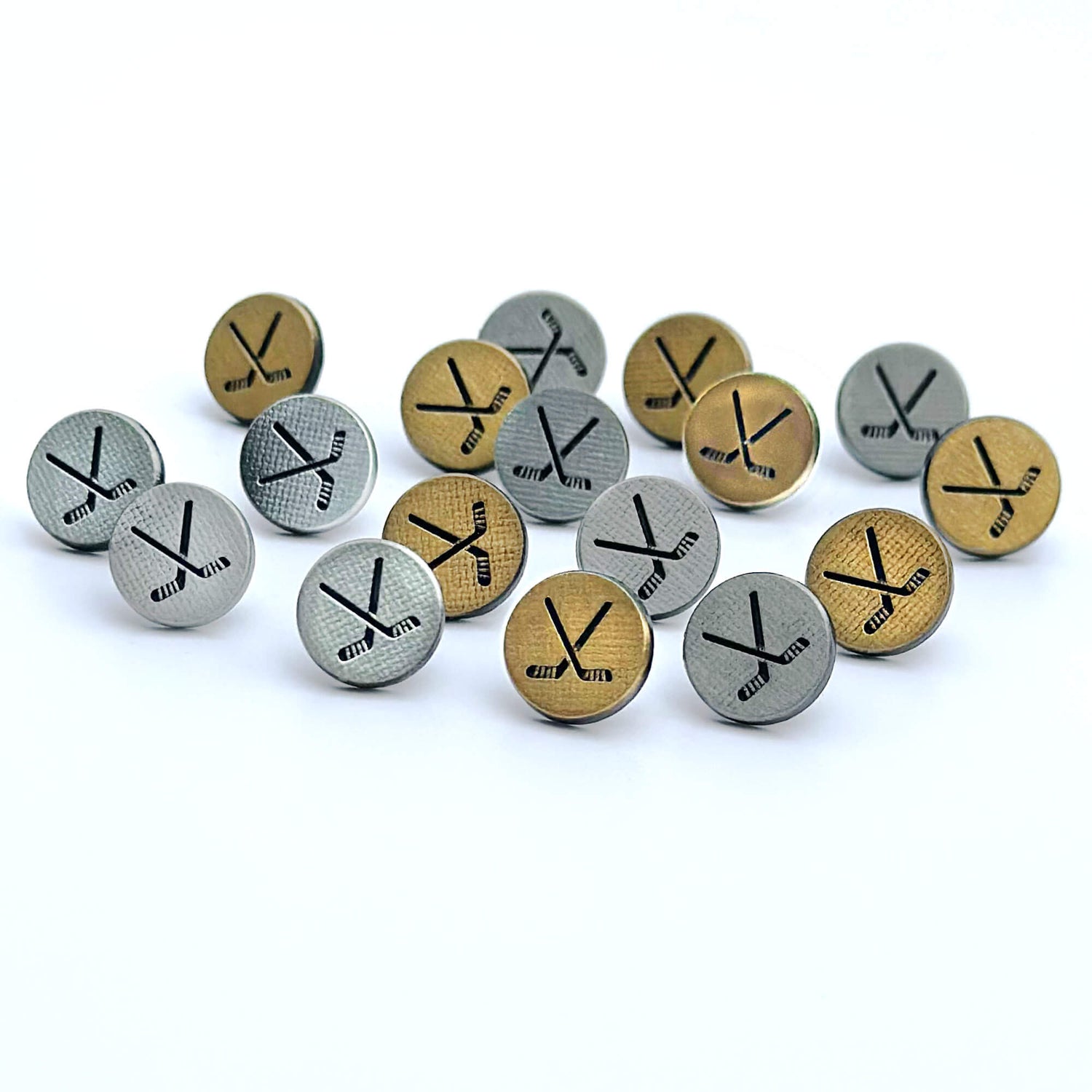 a bunch of buttons that are sitting on a table