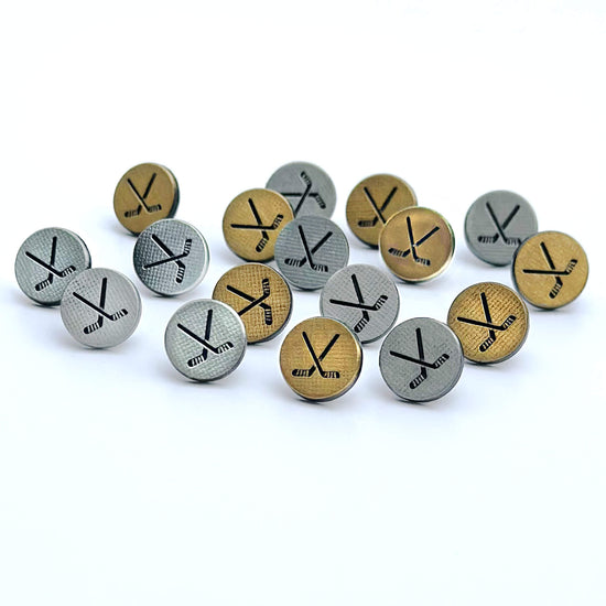 a bunch of buttons that are sitting on a table
